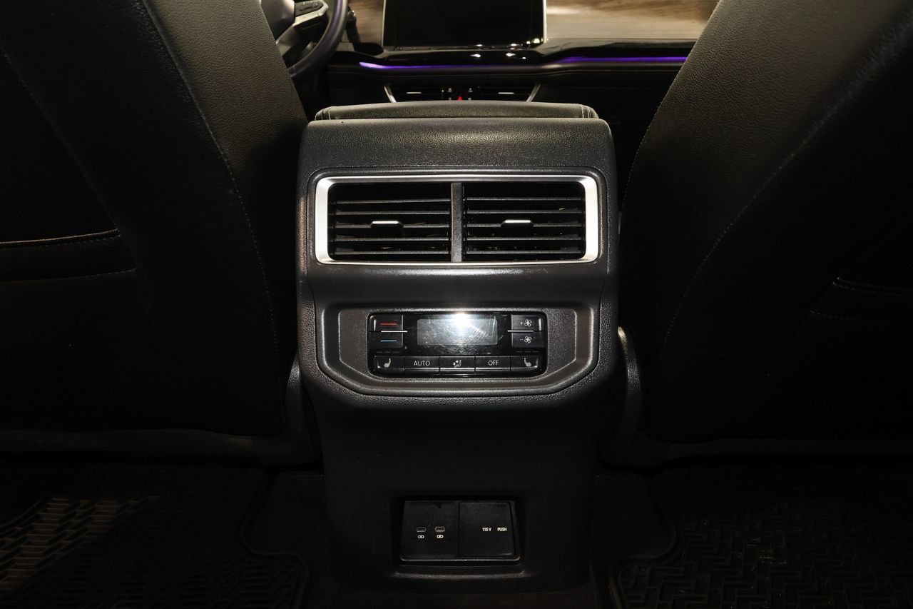 Used 2024 Volkswagen Atlas SEL AWD/4WD image 30