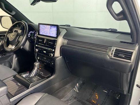 Used 2023 Lexus GX 460 Premium w/ Accessory Package AWD/4WD image 33