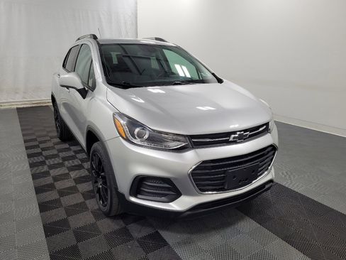 Used 2021 Chevrolet Trax LT w/ Driver Confidence Package AWD/4WD image 13