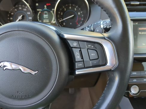 Used 2018 Jaguar F-PACE Prestige image 30