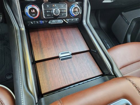 Used 2023 GMC Yukon Denali Ultimate image 17