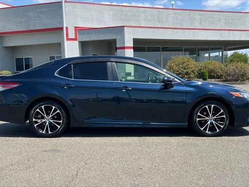 Certified 2018 Toyota Camry SE w/ Moonroof Package FWD image 6