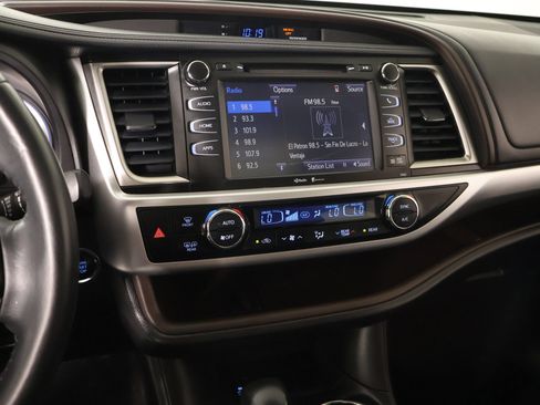 Used 2015 Toyota Highlander XLE FWD image 5