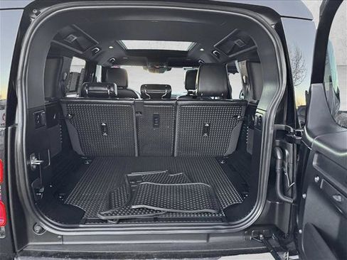 Used 2024 Land Rover Defender 110 X-Dynamic SE AWD/4WD image 8