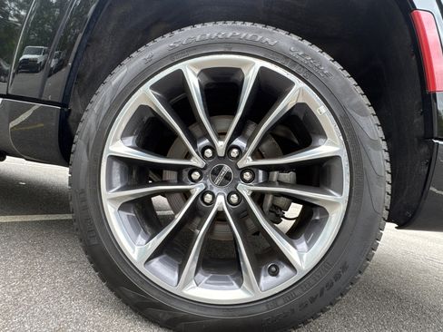 Used 2025 Jeep Wagoneer L Series III w/ Premium Group I image 25