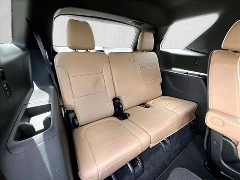 Used 2023 Chevrolet Traverse Premier FWD image 30