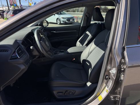 Used 2022 Toyota Camry SE image 13