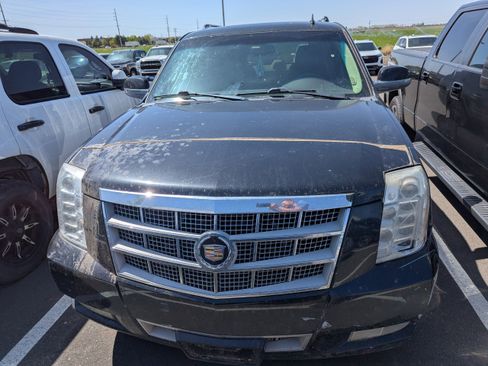Used 2011 Cadillac Escalade ESV Platinum image 2
