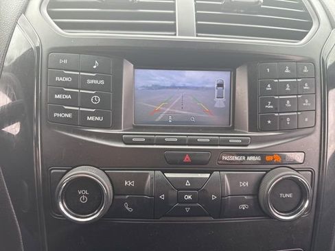 Used 2019 Ford Explorer XLT image 20