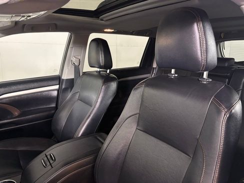 Used 2019 Toyota Highlander XLE image 19