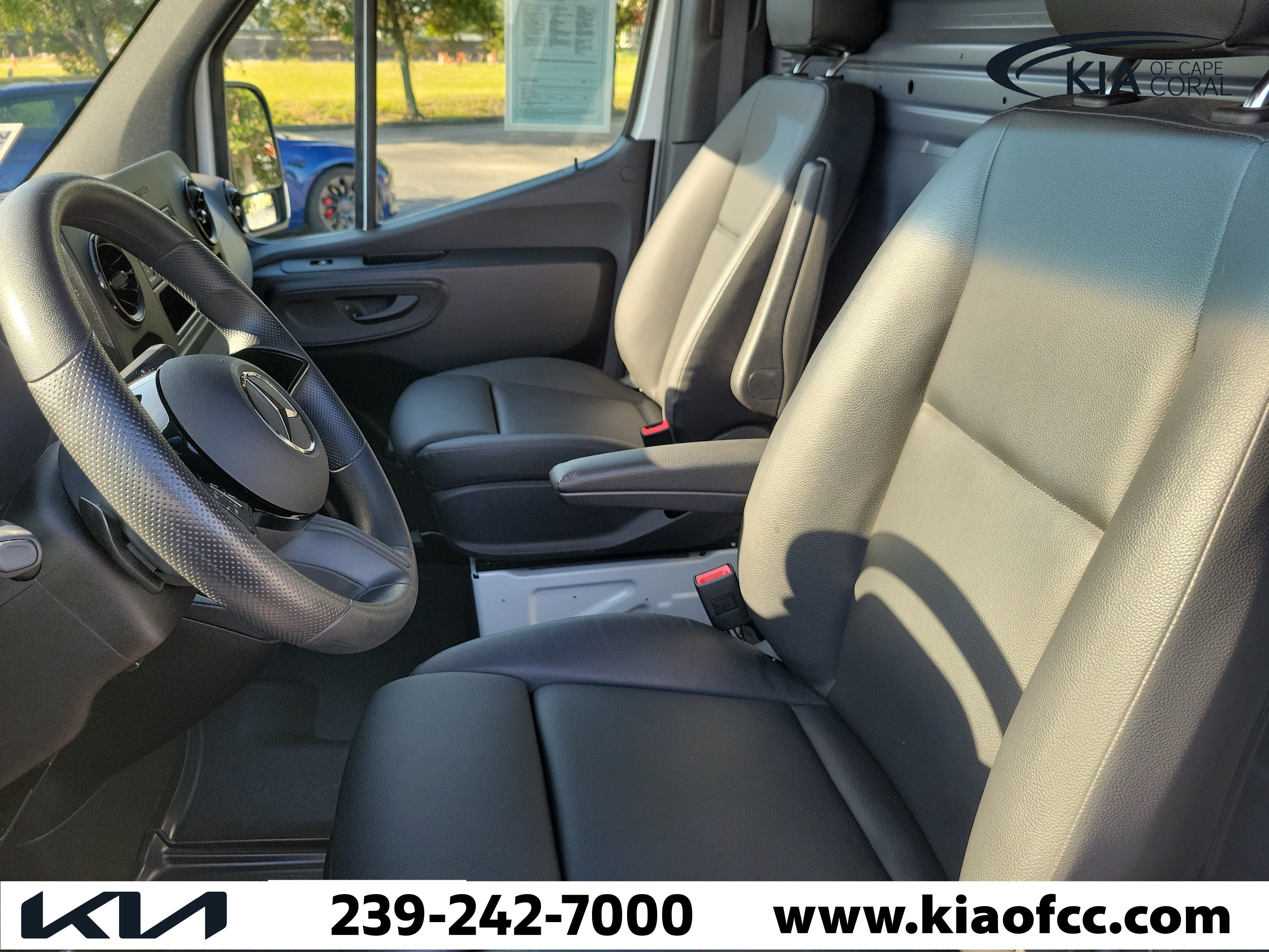 Used 2025 Mercedes-Benz Sprinter 2500 image 18