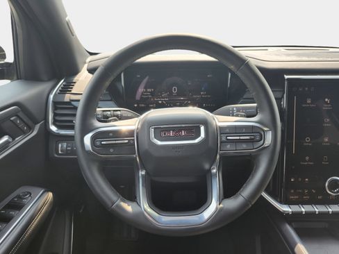Used 2025 GMC Acadia Elevation image 11