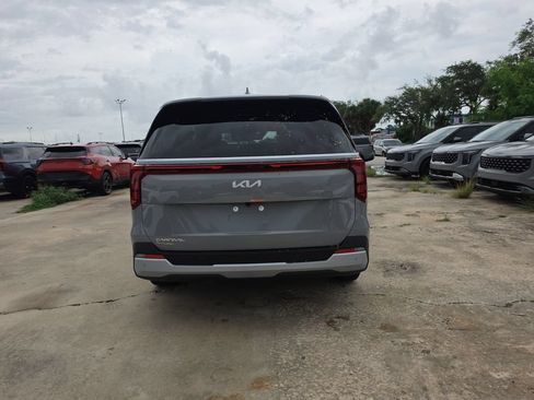 New 2027 Kia Carnival LX FWD image 8