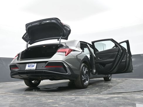 Certified 2024 Hyundai Elantra Limited image 49