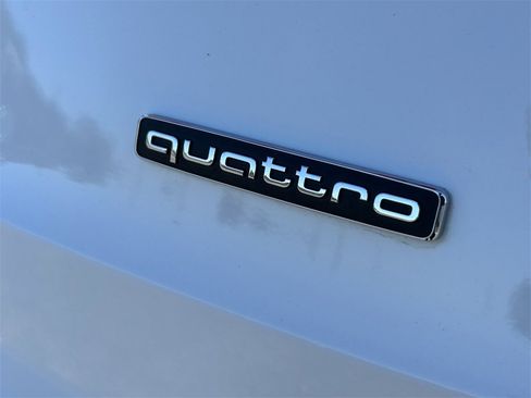 Used 2025 Audi Q3 2.0T Premium image 12