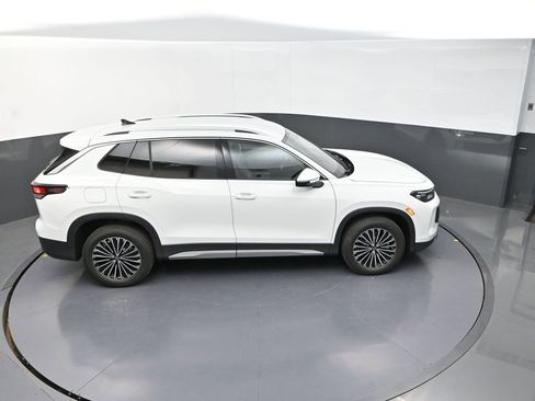 Used 2025 Volkswagen Tiguan S image 22