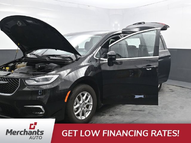 Used 2025 Chrysler Pacifica Select FWD image 55