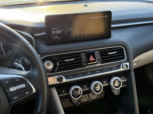 Used 2023 Genesis G70 2.0T image 17