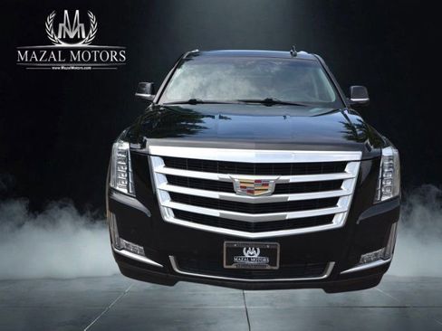 Used 2018 Cadillac Escalade Luxury AWD/4WD image 5