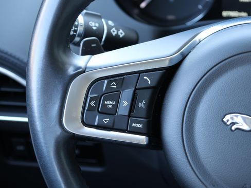 Used 2020 Jaguar F-PACE Prestige image 18