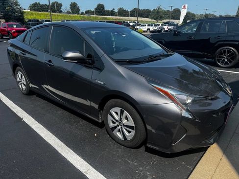 Certified 2018 Toyota Prius Two w/ Prius Two Safety Plus Package FWD image 1
