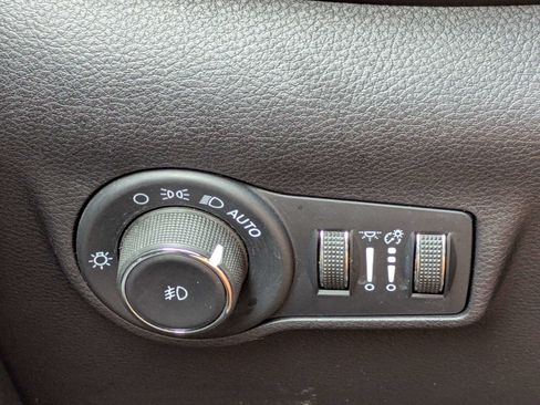 Used 2025 Jeep Compass Trailhawk w/ Trailhawk Elite Group AWD/4WD image 27