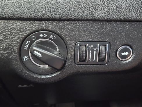 Used 2023 Chrysler 300 Touring image 23