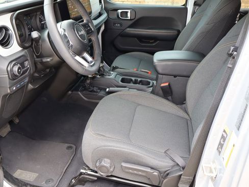 Used 2024 Jeep Wrangler Unlimited Sahara AWD/4WD image 14