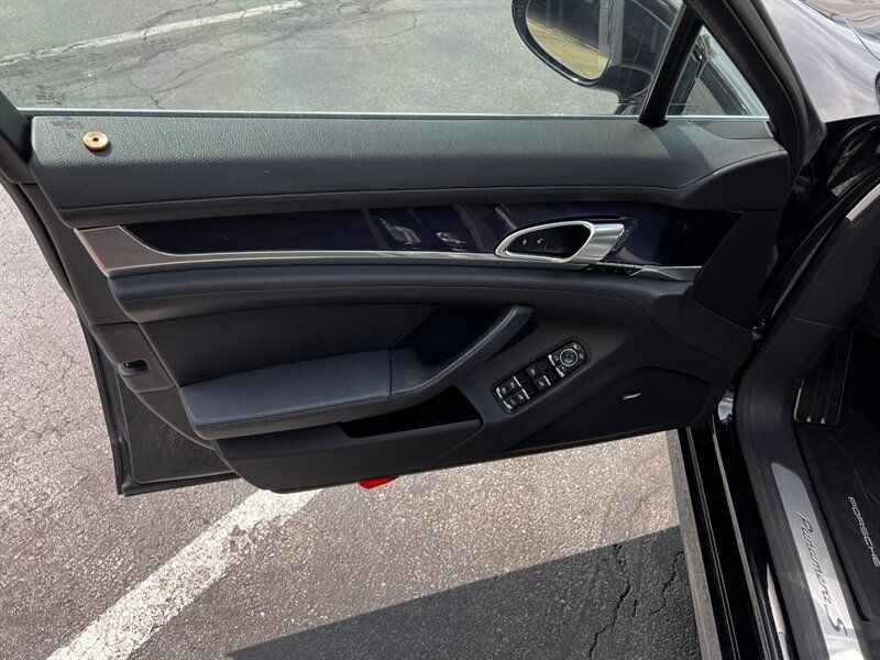 Used 2014 Porsche Panamera S RWD image 17