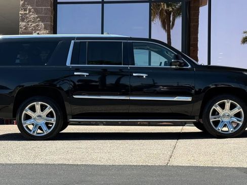 Used 2019 Cadillac Escalade ESV Luxury RWD image 16