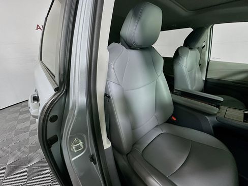 Used 2023 Toyota Sienna XLE image 28