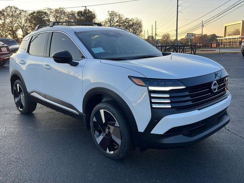 New 2026 Nissan Kicks SR w/ Cold Weather Package image 3