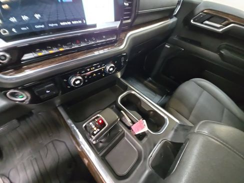 Used 2025 GMC Sierra 1500 Elevation w/ Preferred Package AWD/4WD image 18