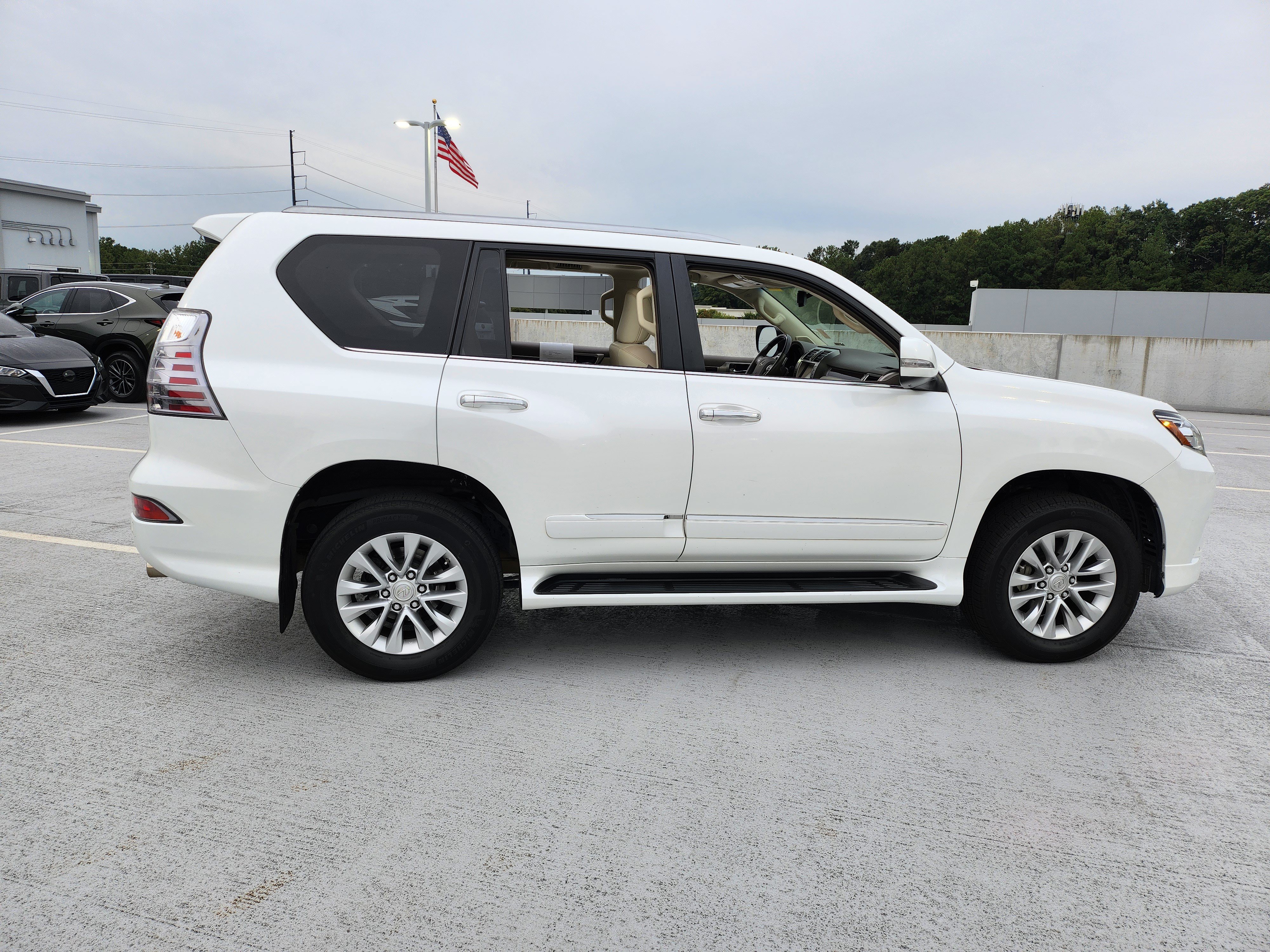 Used 2019 Lexus GX 460 Premium w/ Premium Package AWD/4WD image 5