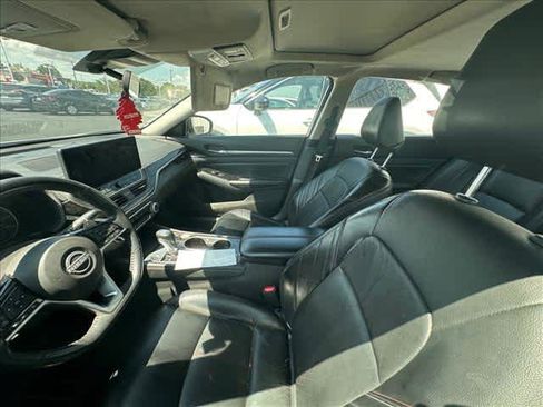 Used 2024 Nissan Altima 2.5 SR w/ SR Premium Package AWD/4WD image 4