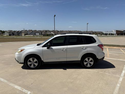 Used 2015 Subaru Forester 2.5i w/ Alloy Wheel Package AWD/4WD image 2