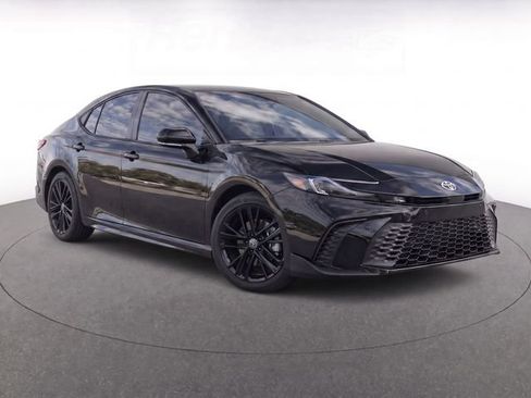 Used 2026 Toyota Camry SE FWD image 2