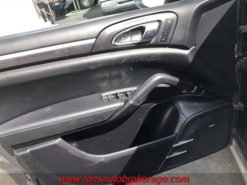 Used 2016 Porsche Cayenne GTS w/ Premium Package Plus AWD/4WD image 9