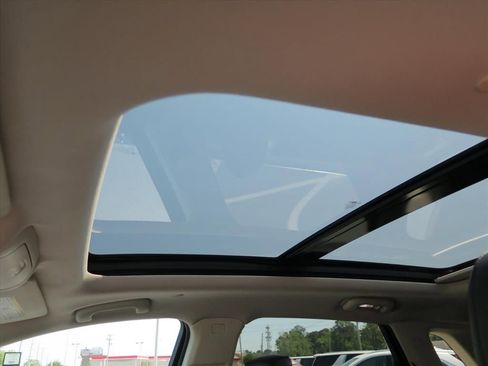 Used 2018 Cadillac XT5 Luxury w/ Driver Awareness Package FWD image 12