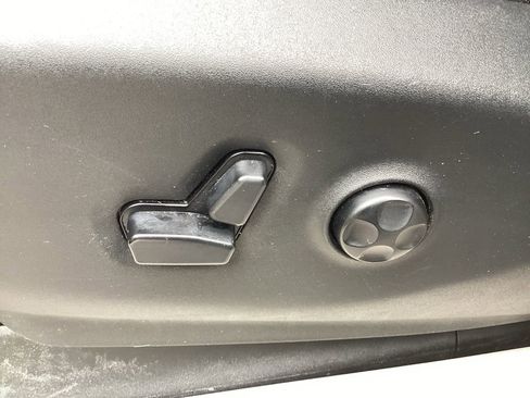 Used 2018 Chrysler Pacifica Touring Plus w/ Tire & Wheel Group image 41