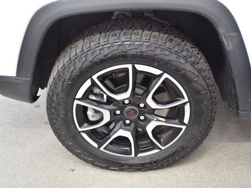 Used 2025 Jeep Compass Trailhawk AWD/4WD image 31