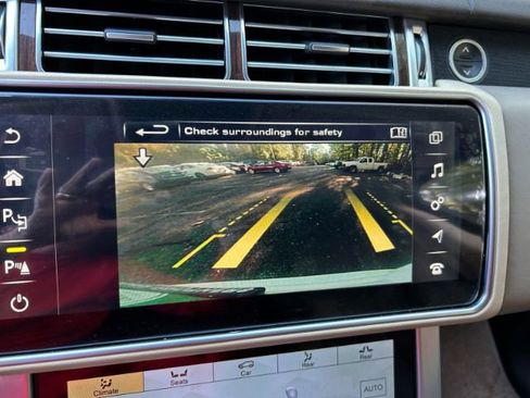 Used 2016 Land Rover Range Rover HSE image 15