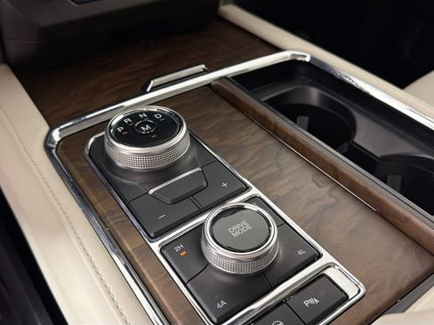 Used 2019 Ford Expedition Platinum image 17