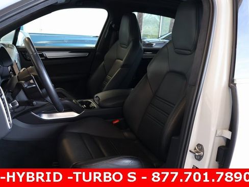Used 2023 Porsche Cayenne Turbo S image 12
