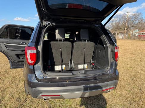 Used 2017 Ford Explorer XLT w/ Equipment Group 202A image 17