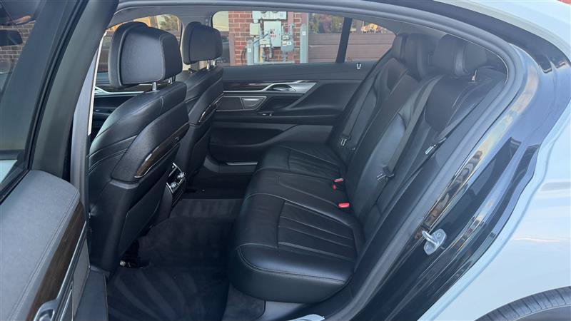 Used 2021 BMW 740i xDrive AWD/4WD image 23