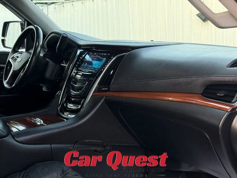 Used 2016 Cadillac Escalade Luxury AWD/4WD image 23