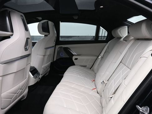 Used 2023 BMW i7 xDrive60 w/ Executive Package 2 image 22