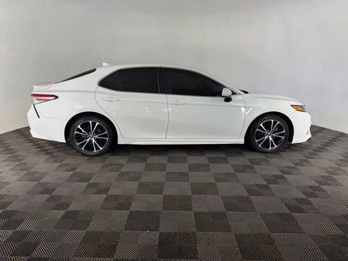 Used 2020 Toyota Camry SE FWD image 8