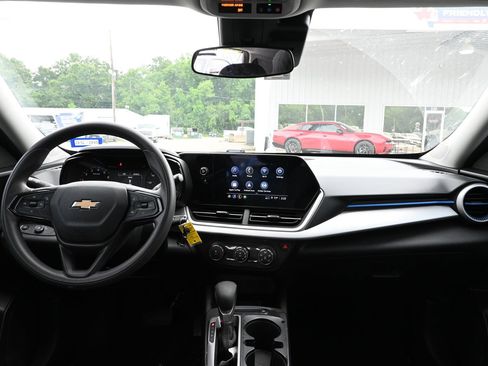 Used 2024 Chevrolet Trax LS FWD image 23